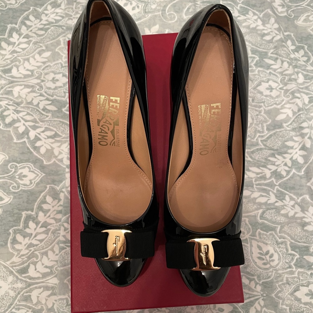 AUTHENTIC Salvatore Ferragamo